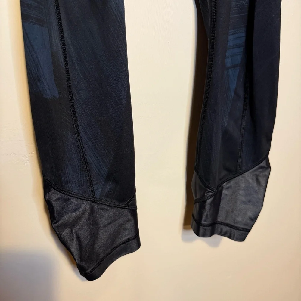 LULULEMON Pace Queen Tight Full On Luxtreme Wind Chill Deep Navy Black 4